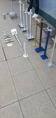 Συστήματα κυκλικής κλειδαριάς για την κατασκευή σκαλωμάτων με στρογγυλή πλάκα βάσης