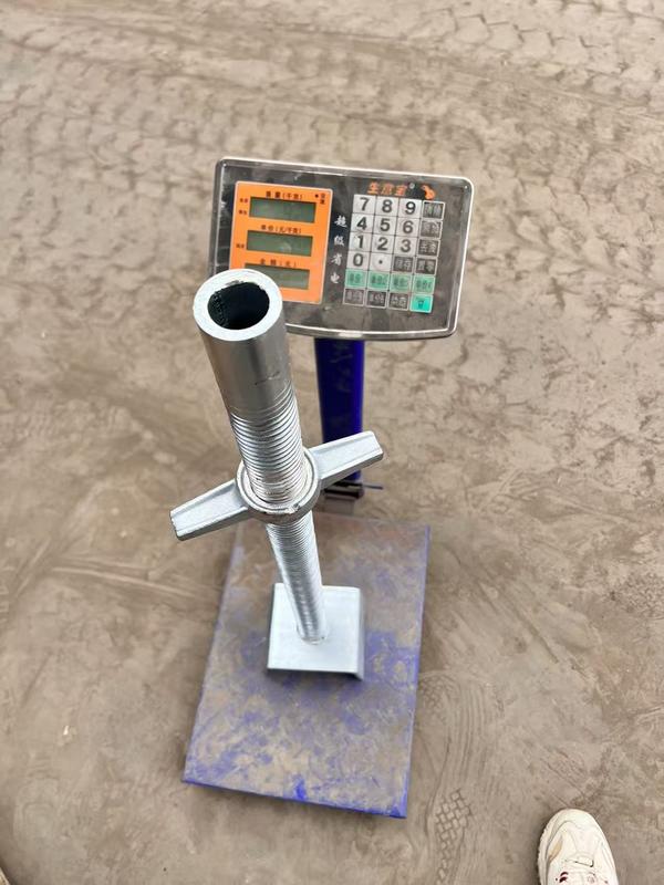 Ρυθμιζόμενο Κοίλο Βιδωτό Βάσης Υποδοχής Βαρέως Τύπου από Χάλυβα για Σκαλωσιές & Κατασκευές